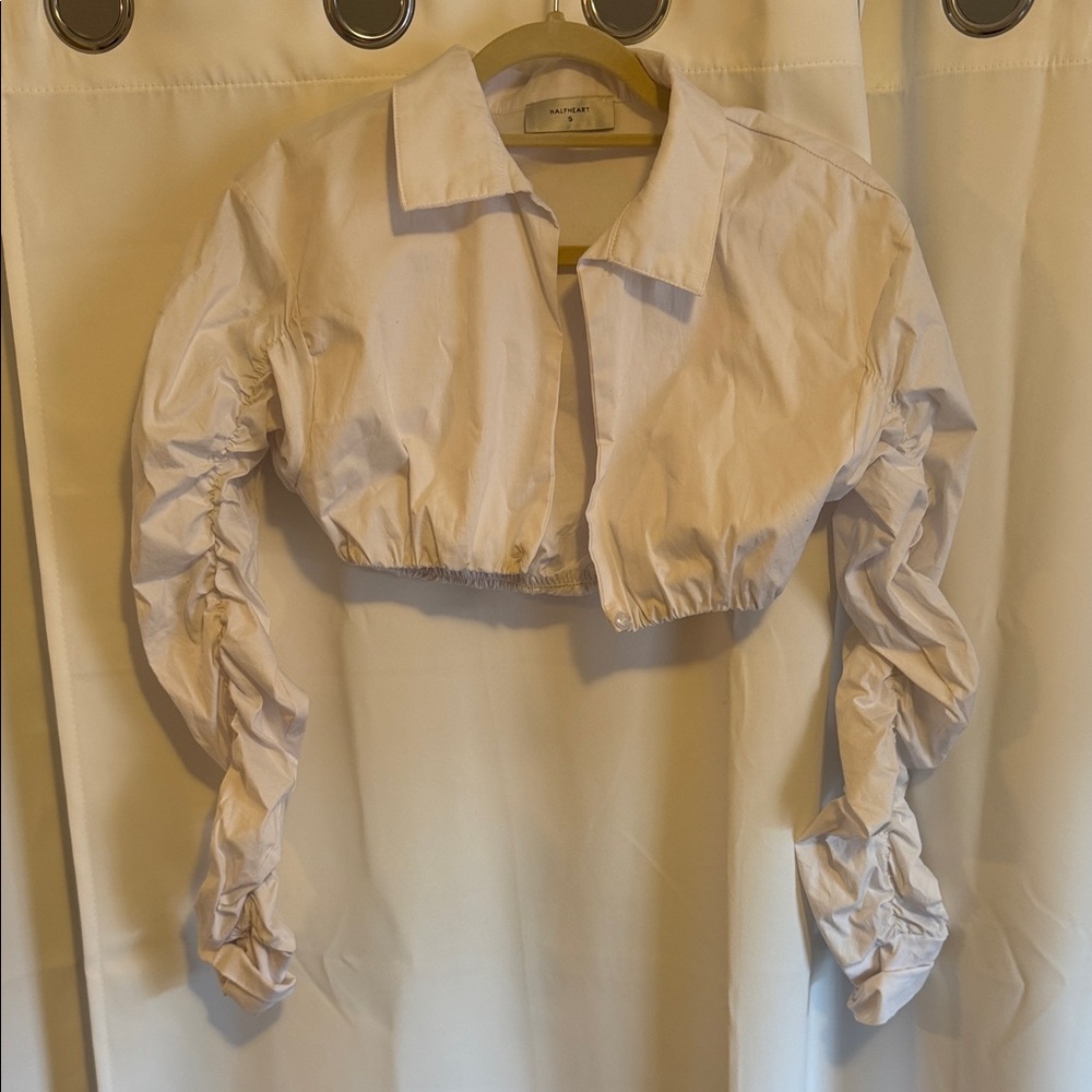 Cropped Ruched Sleeve Top